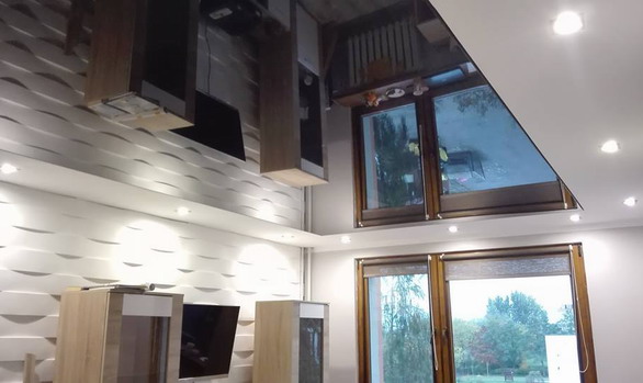 установленный натяжной потолок фото