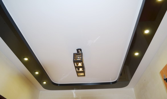 установленный натяжной потолок 9