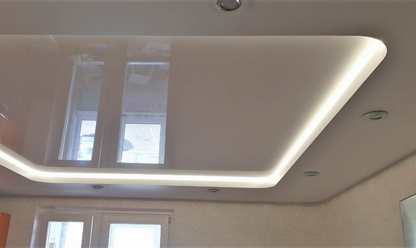 установленный натяжной потолок 12