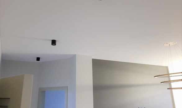 установленный натяжной потолок 4