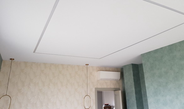 установленный натяжной потолок фото